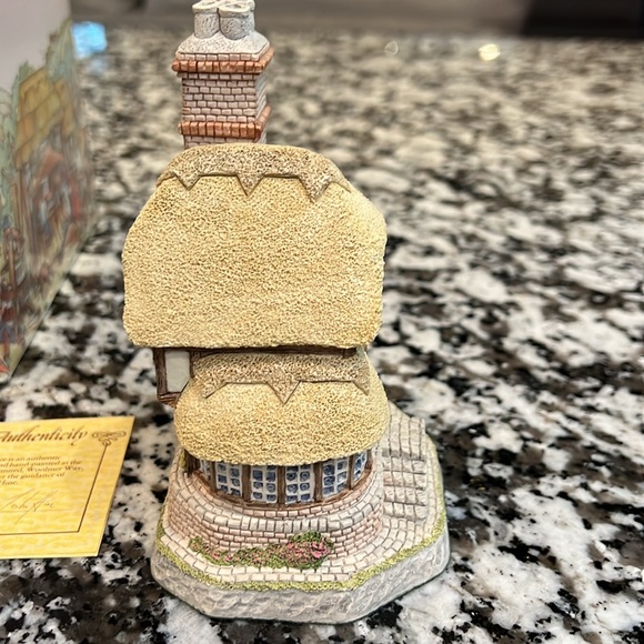 David Winter Cottages Audrey’s Tea Room - Picture 5 of 6